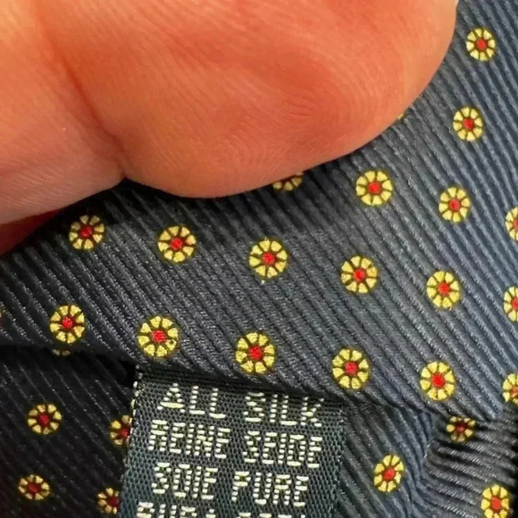 VINTAGE Designer BURBERRYS of London Blue Floral ALL Silk Tie (Burberry)  4” - Picture 4 of 6